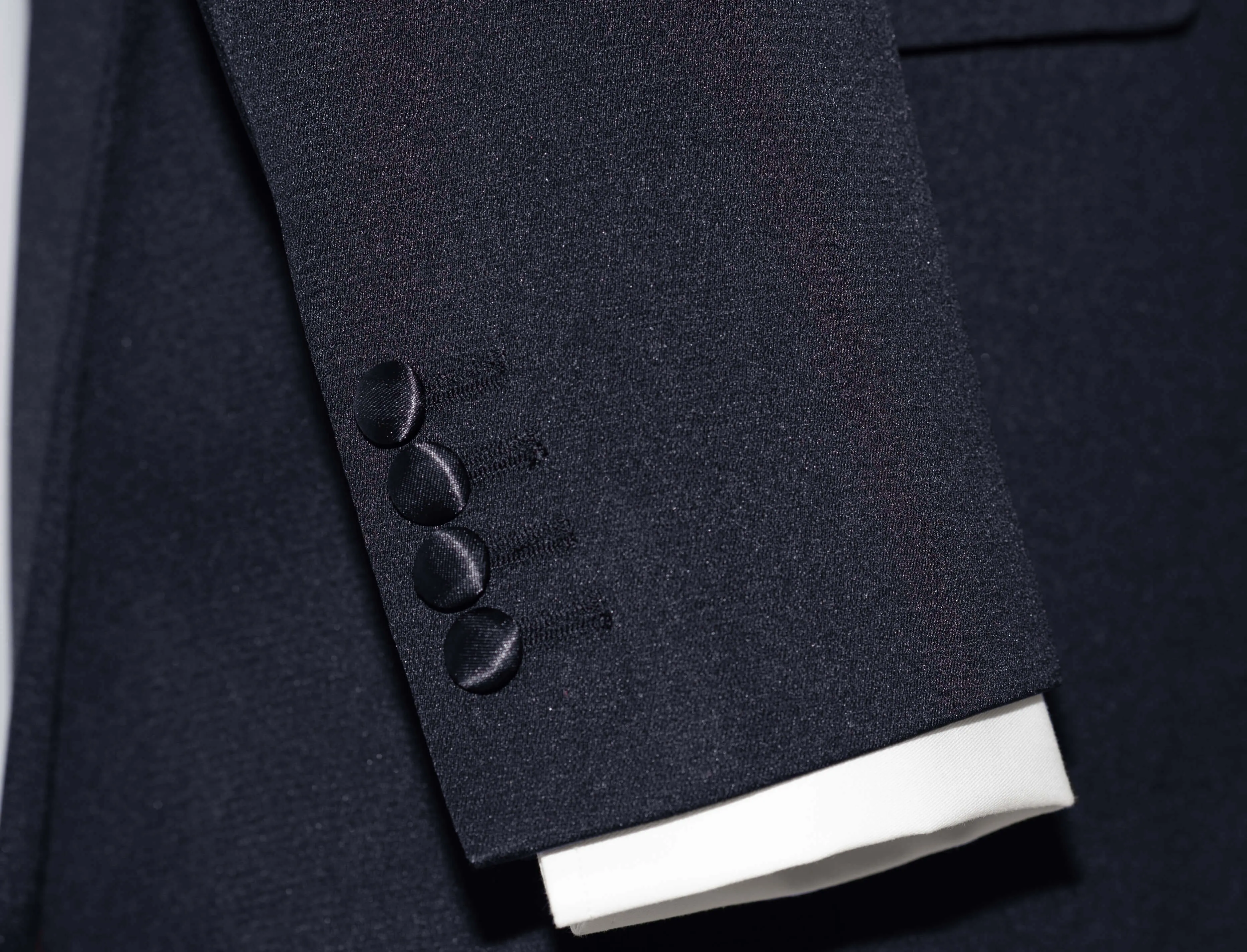 SLIM-FIT NOTCH LAPEL NAVY BLUE TUXEDO SIT FOR MEN
